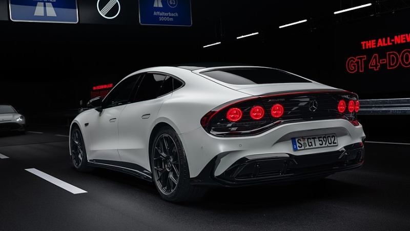 Новый Mercedes-AMG GT 4-door Coupe получил трёхмоторную 1169-сильную установку