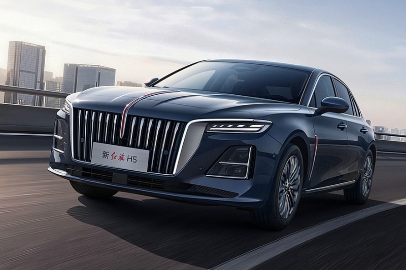 Рестайлинг принёс седану Hongqi H5 новый интерьер