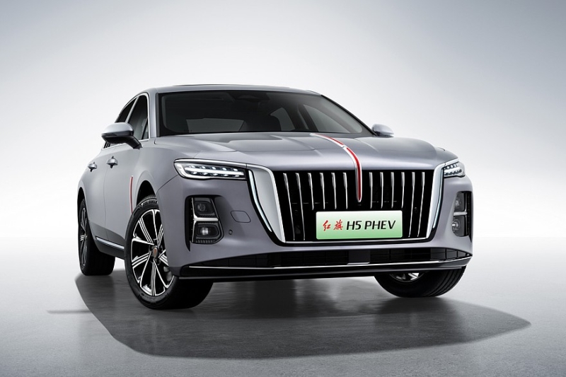 Рестайлинг принёс седану Hongqi H5 новый интерьер