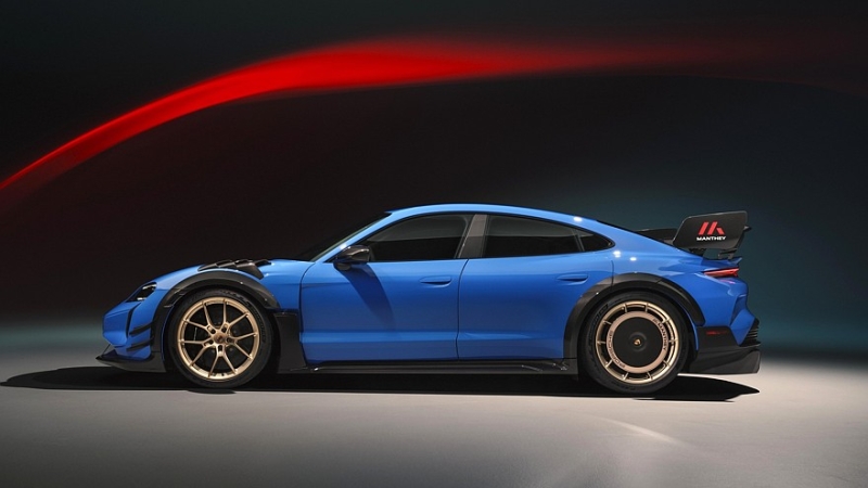Для Porsche Taycan теперь доступны фальшивая коробка передач и нарисованный тахометр