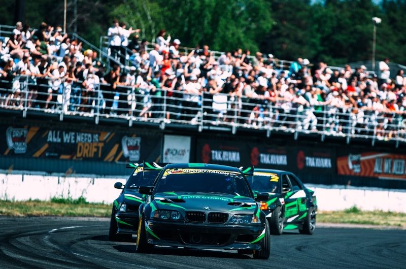 Drift Expo 2026 собрал более 250 участников, среди которых — легенда дрифта Кейичи Цучия