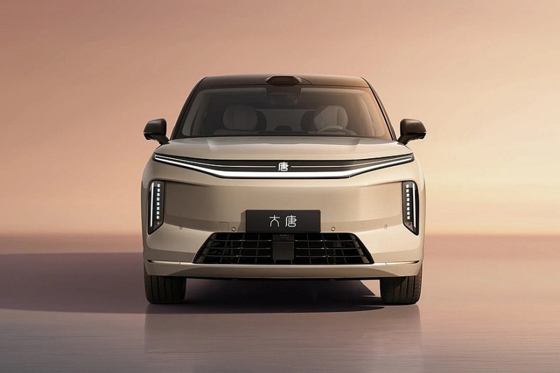 Флагманский кроссовер BYD Datang: богатое оснащение, полный привод и привлекательные цены