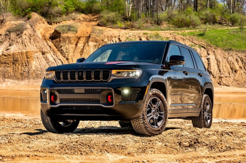 Jeep Grand Cherokee вновь обрёл внедорожные версии Trailhawk и Overland: только бензин!