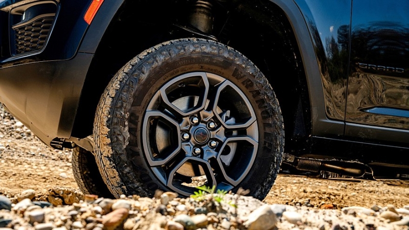 Jeep Grand Cherokee вновь обрёл внедорожные версии Trailhawk и Overland: только бензин!