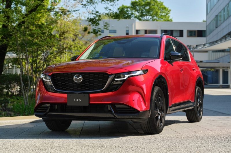 Кроссовер Mazda CX-5 нового поколения вопреки ожиданиям пользуется бешеным спросом в Японии
