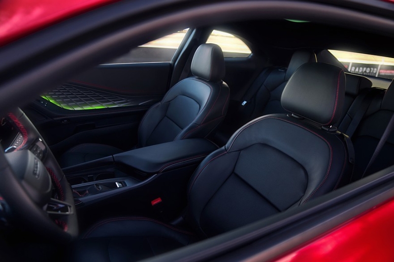 Новый Dodge Charger добрался до Европы, цена известна