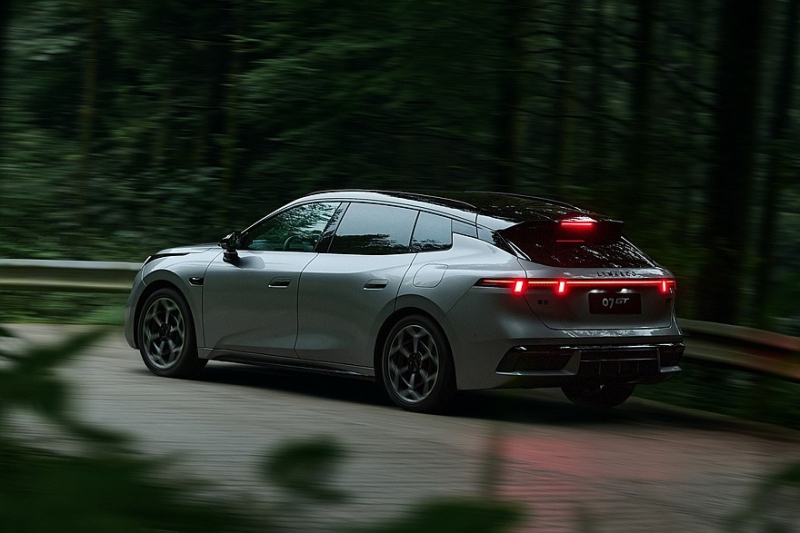 Представлен универсал Lynk & Co 07GT: полный привод и спецверсия