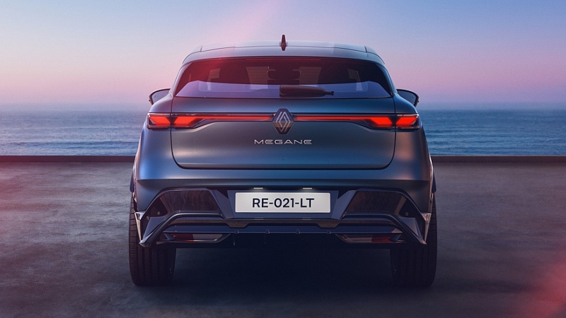 Renault освежила хэтчбек Megane E-Tech electric: новое «лицо» и батарея большей ёмкости