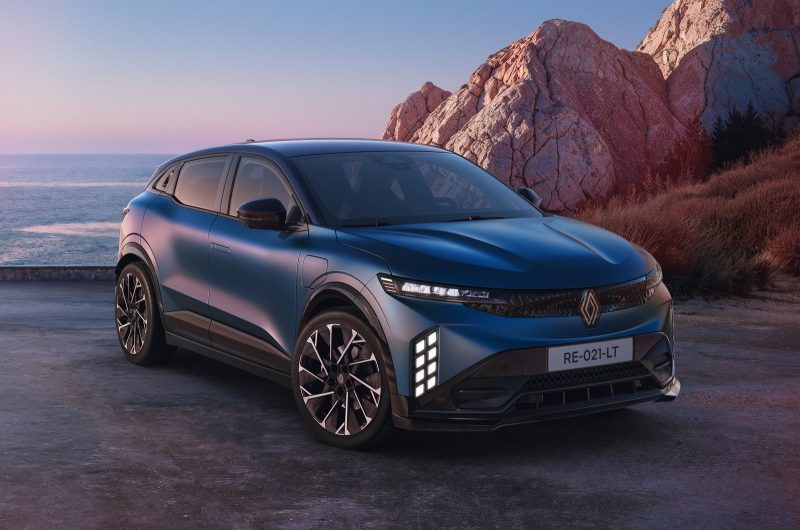 Renault освежила хэтчбек Megane E-Tech electric: новое «лицо» и батарея большей ёмкости