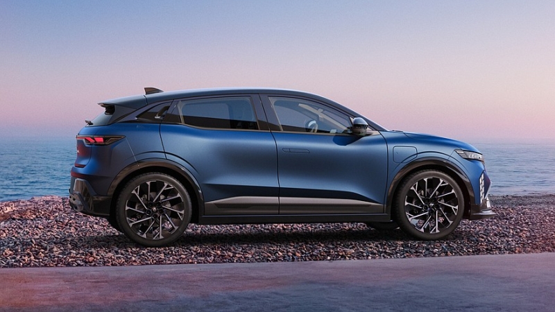 Renault освежила хэтчбек Megane E-Tech electric: новое «лицо» и батарея большей ёмкости