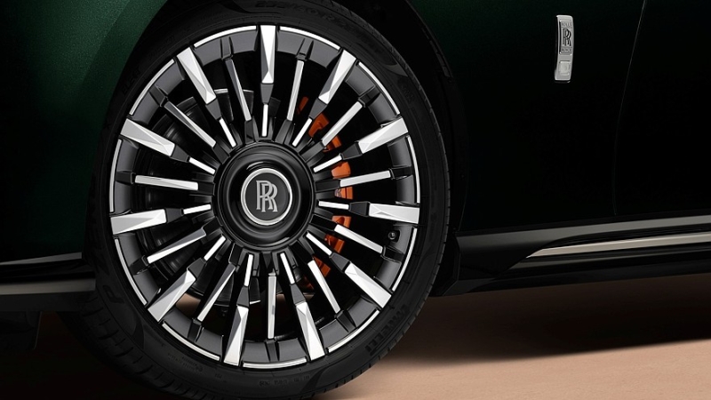 Rolls-Royce Spectre Series II: больше мощности, больше запас хода и диски в стиле Zeekr