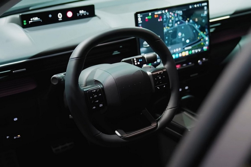 Седан Hyundai Elantra нового поколения с крутым дизайном показали живьём