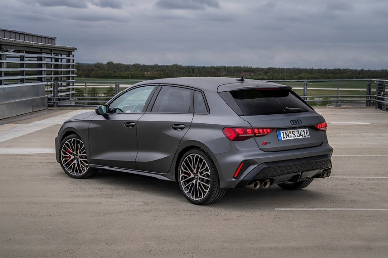 Семейство Audi A3 ещё раз обновили: табло и кое-что ещё