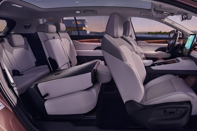 Skoda полностью рассекретила новый флагманский трёхрядный кроссовер Peaq, цены известны