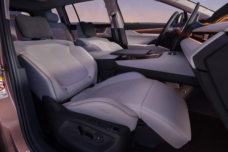 Skoda полностью рассекретила новый флагманский трёхрядный кроссовер Peaq, цены известны