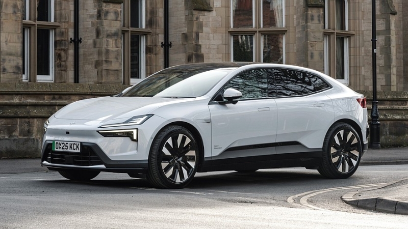 Владельцы Polestar 4 массово повреждают корму из-за отсутствия заднего стекла