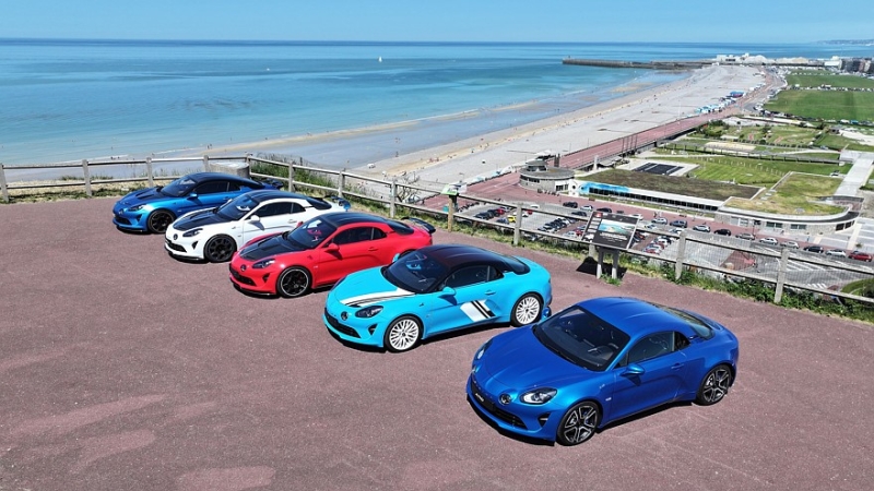 Бензиновый Alpine A110 снят с производства, на смену идёт преемник на новой платформе