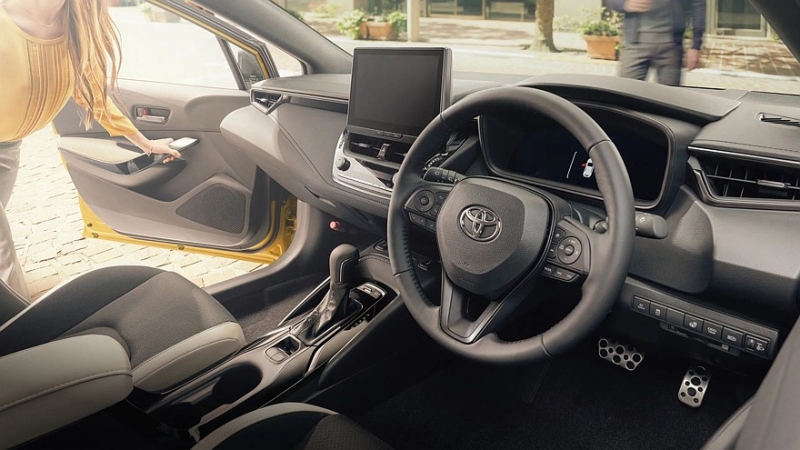 Хэтчбек Toyota Corolla Sport получил обновки и юбилейную спецверсию