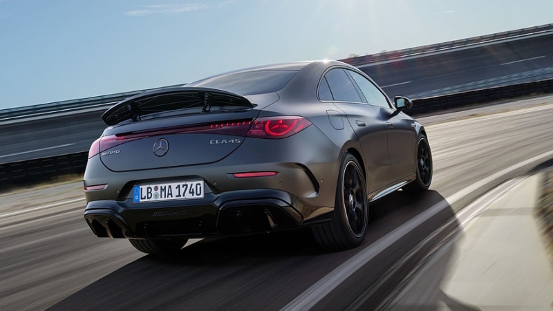 Новый Mercedes-AMG CLA 45: 680-сильная трёхмоторная установка, 2,7 секунды до &laquo;сотни&raquo;