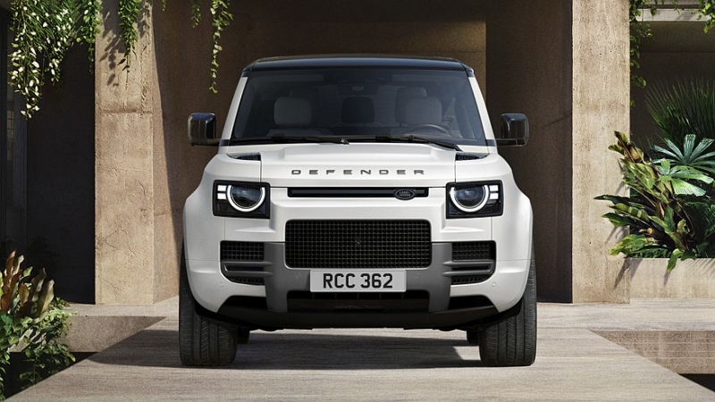 Внедорожник Land Rover Defender получил пересмотренную моторную гамму