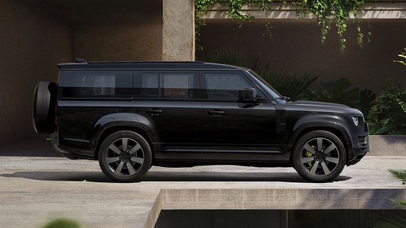 Внедорожник Land Rover Defender получил пересмотренную моторную гамму