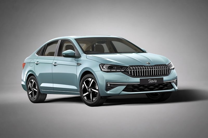 Бюджетный седан Skoda Slavia пережил рестайлинг: другие экраны, массажёр и новый автомат