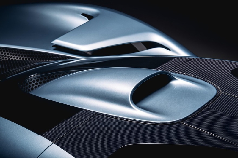 Hennessey Blackbird: аналоговый суперкар в авиационном стиле с атмосферным V8 и МКП