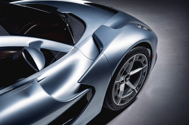 Hennessey Blackbird: аналоговый суперкар в авиационном стиле с атмосферным V8 и МКП