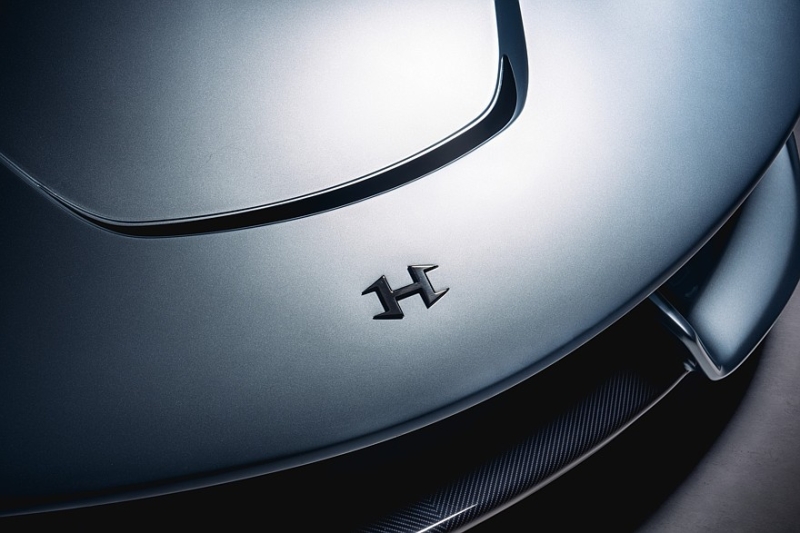 Hennessey Blackbird: аналоговый суперкар в авиационном стиле с атмосферным V8 и МКП