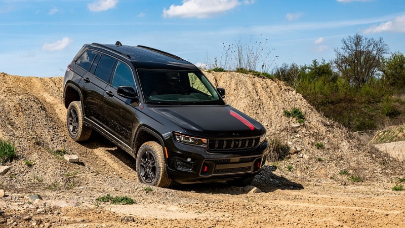Jeep Grand Cherokee получил несколько обновок и слегка подорожал