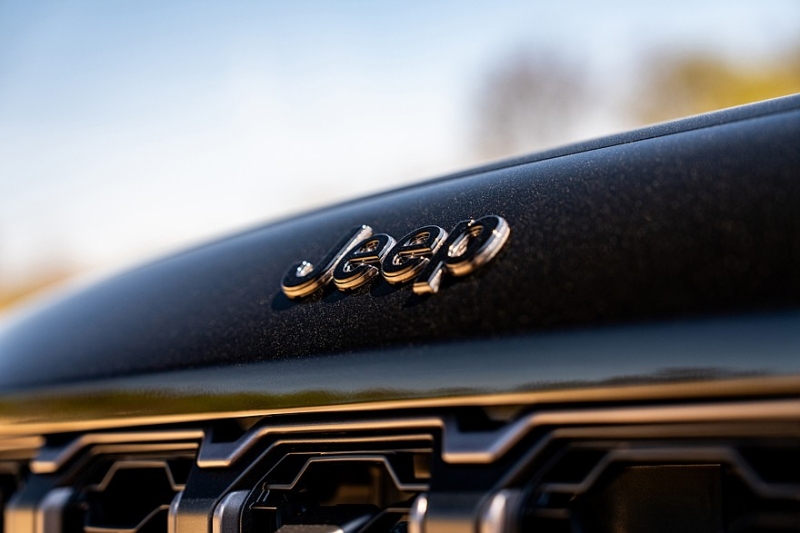 Jeep Grand Cherokee получил несколько обновок и слегка подорожал