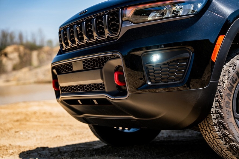 Jeep Grand Cherokee получил несколько обновок и слегка подорожал