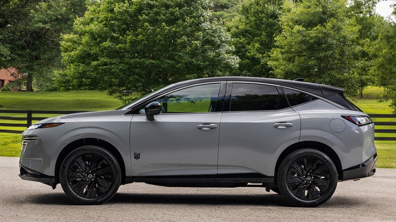 Nissan Murano лишился базовой версии и ощутимо подорожал