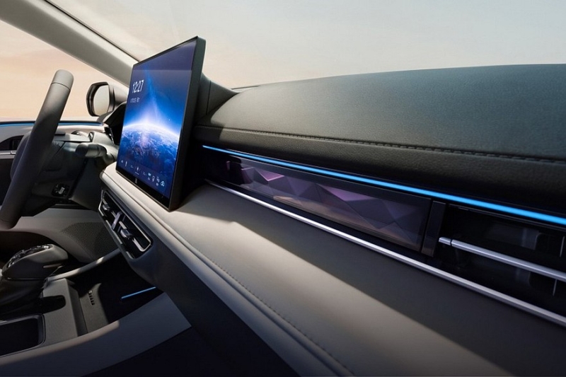 Обновлённая Toyota Camry: увеличенный экран, &laquo;хрусталь&raquo; и кое-что ещё