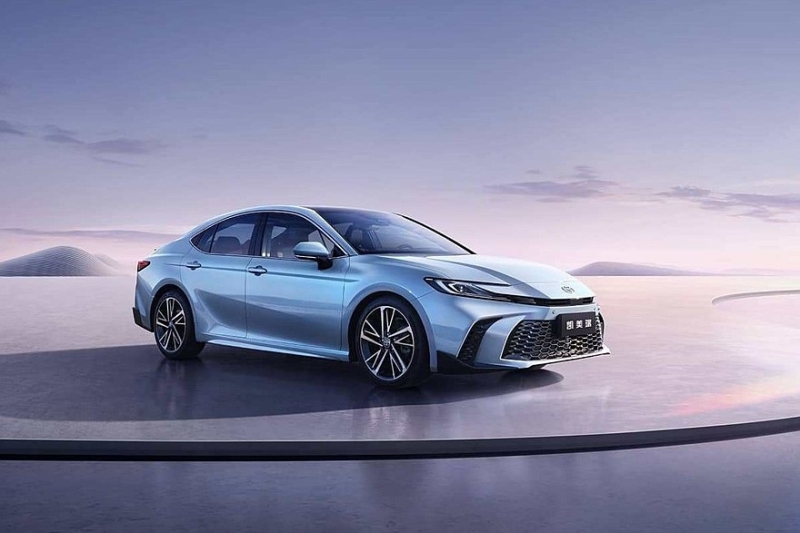 Обновлённая Toyota Camry: увеличенный экран, &laquo;хрусталь&raquo; и кое-что ещё