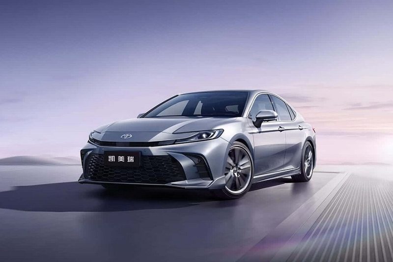 Обновлённая Toyota Camry: увеличенный экран, &laquo;хрусталь&raquo; и кое-что ещё