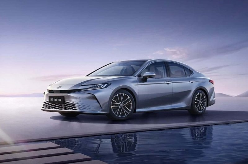 Обновлённая Toyota Camry: увеличенный экран, «хрусталь» и кое-что ещё