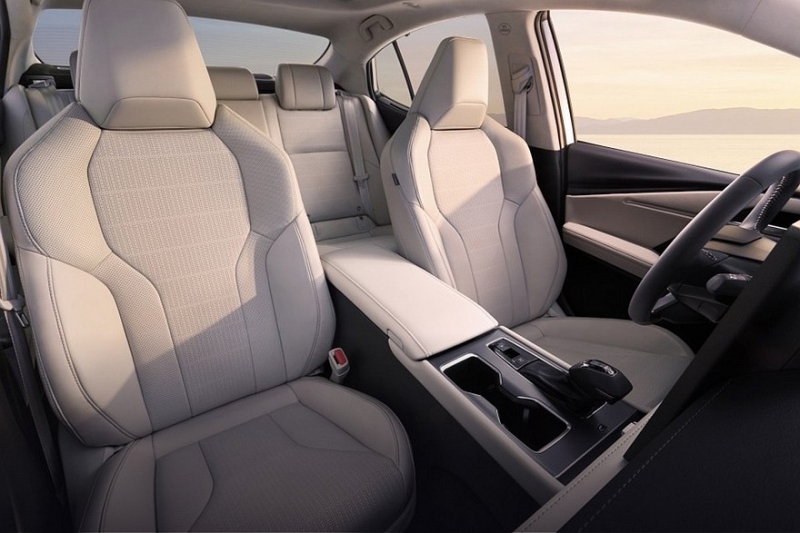 Обновлённая Toyota Camry: увеличенный экран, &laquo;хрусталь&raquo; и кое-что ещё