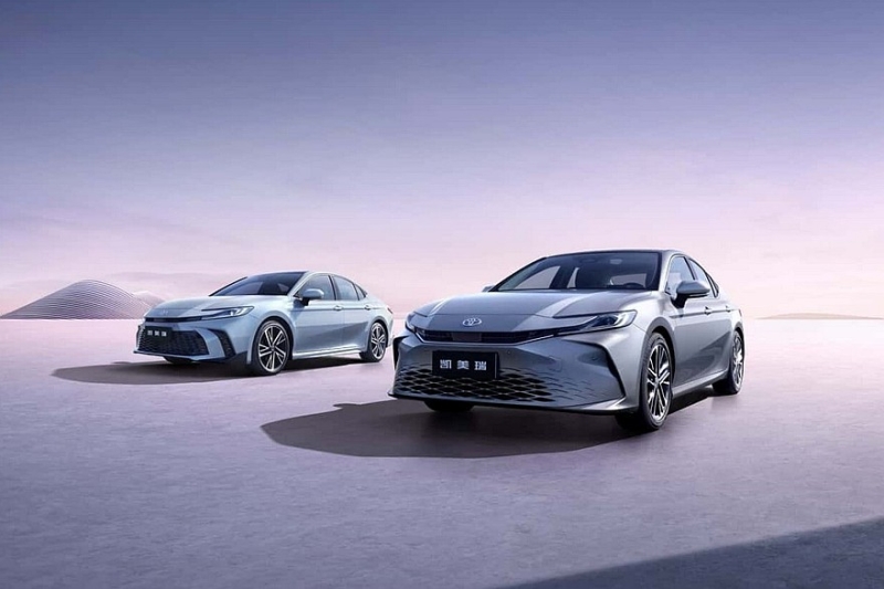 Обновлённая Toyota Camry: увеличенный экран, &laquo;хрусталь&raquo; и кое-что ещё