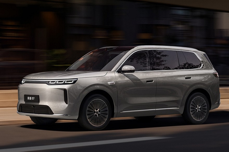 Roewe Jiayue 07: дизайн от бывшего стилиста BMW и VW, богатое оснащение, недорого