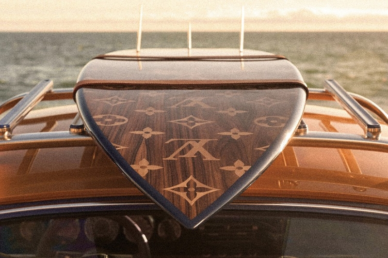 Singer повышает градус роскоши своих рестомодов через сотрудничество с Louis Vuitton
