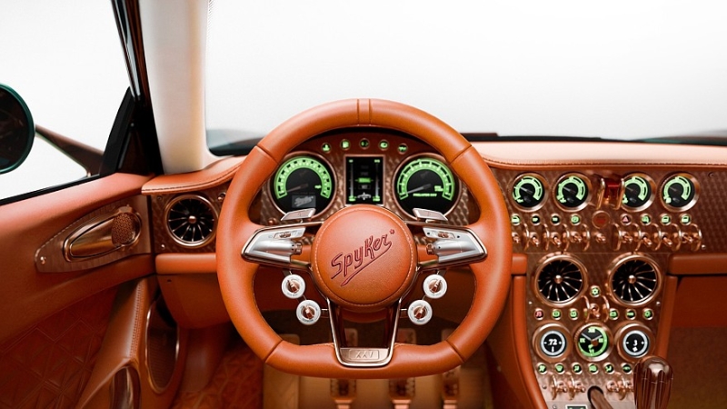 Spyker C8 Preliator XXV Coupe: узнаваемый дизайн, золотая отделка, мощный V8 и МКП