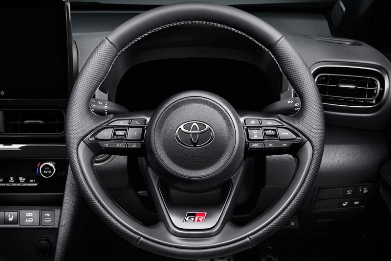 Toyota освежила кроссоверы Yaris Cross GR Sport и Harrier