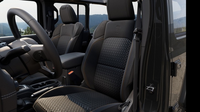 У внедорожника Jeep Wrangler появилась &laquo;затемнённая&raquo; версия Smoky Mountain