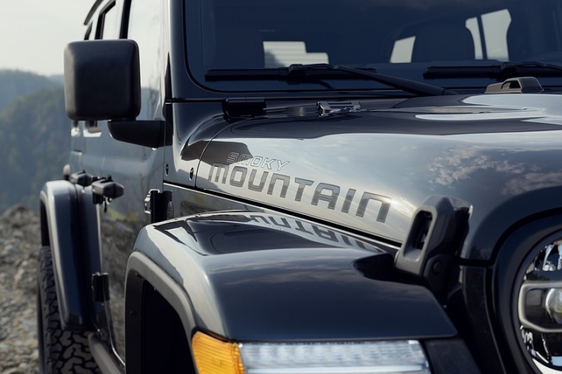 У внедорожника Jeep Wrangler появилась &laquo;затемнённая&raquo; версия Smoky Mountain