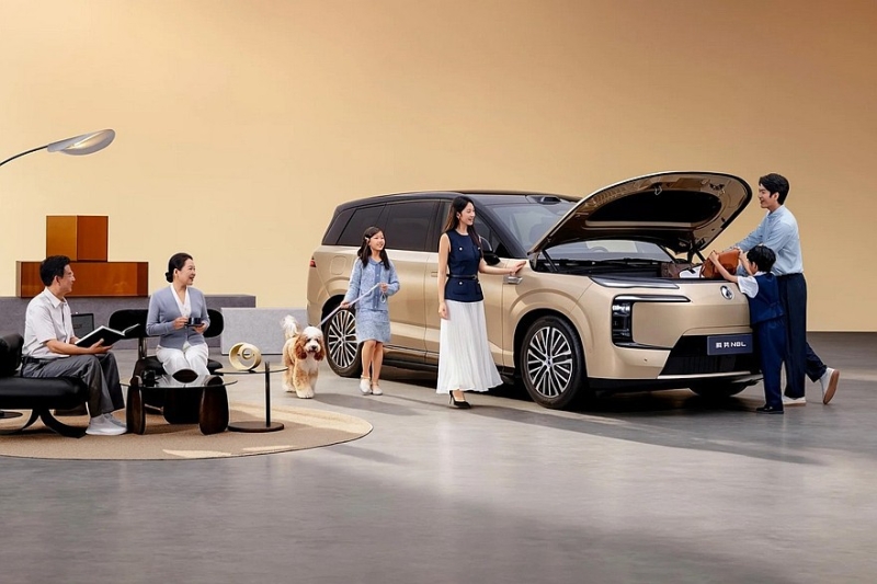 Кроссовер Denza N8L от BYD получил новую начинку и подешевел