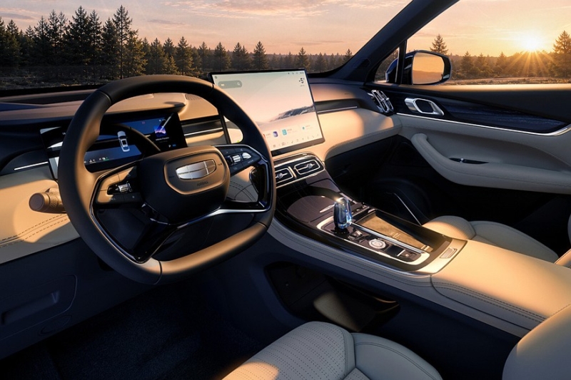 Кроссовер Geely Atlas получил новую версию: другая начинка и кое-что ещё