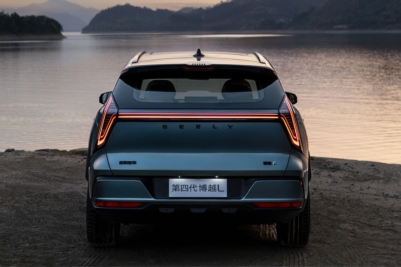 Кроссовер Geely Atlas получил новую версию: другая начинка и кое-что ещё