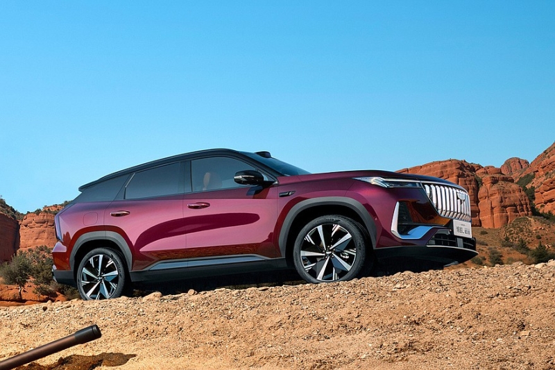 Кроссовер Geely Atlas получил новую версию: другая начинка и кое-что ещё