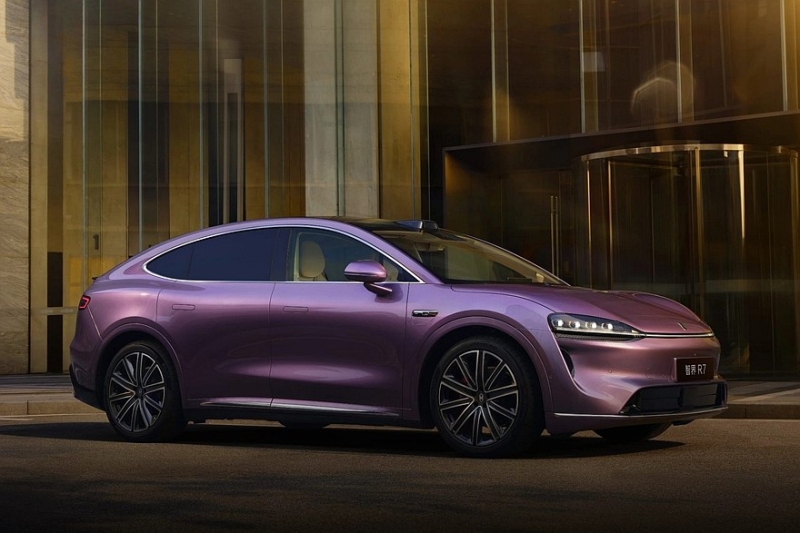 Купеобразный кроссовер Luxeed R7 от Chery и Huawei получил новый салон, скоро в продаже